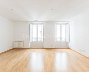 Sala d'estar de Apartament de lloguer en  Madrid Capital amb Aire condicionat, Calefacció i Parquet