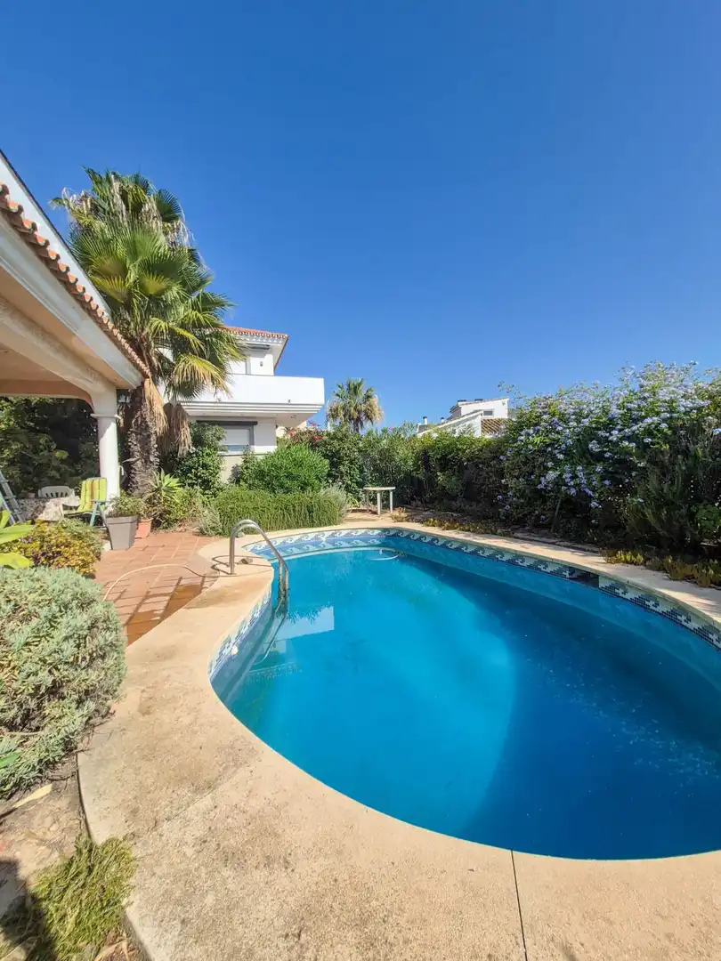 Swimming pool of Houses for sale in Fuengirola  with Air Conditioner, Heating and Private garden
