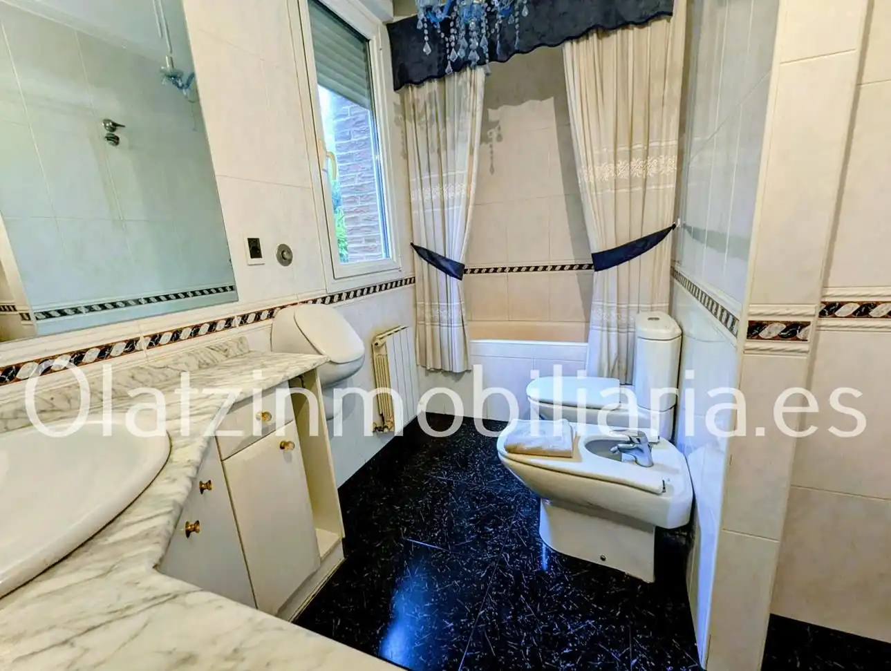 Baño de Casa o chalet en venta en Laudio / Llodio con Calefacción, Terraza y Trastero