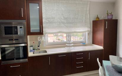 Cuina de Apartament en venda en Boiro amb Calefacció, Traster i Moblat