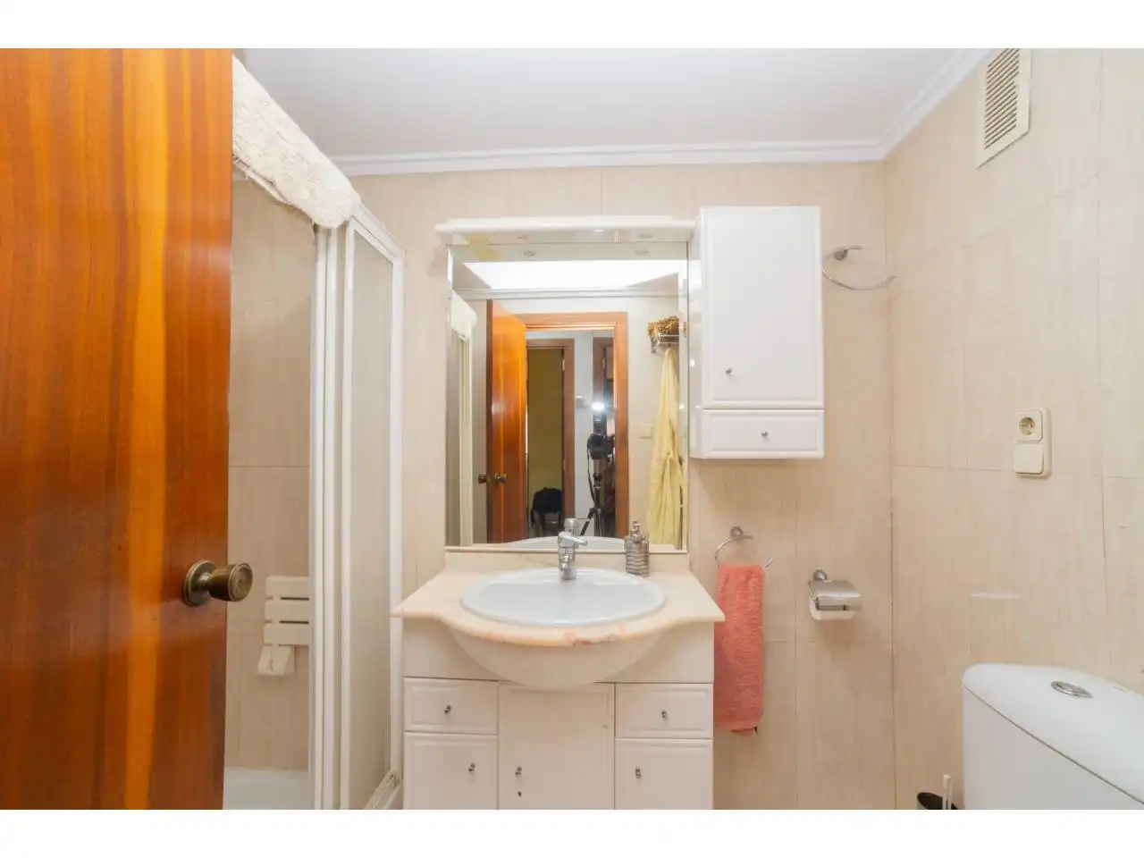 Bathroom of Flat for sale in Valencia  with Air Conditioner, Terrace and Furnished