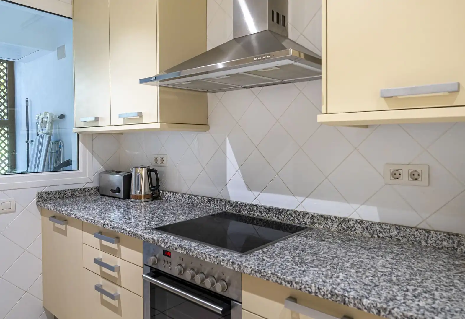 Cocina de Apartamento en venta en Estepona con Terraza, Trastero y Amueblado