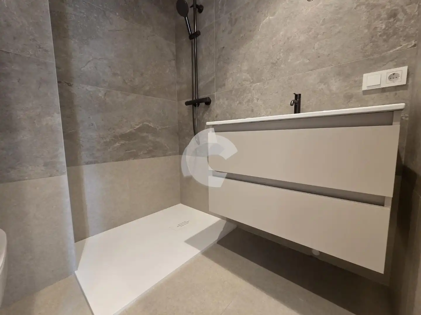 Bathroom of Flat for sale in Vigo   with Heating and Storage room