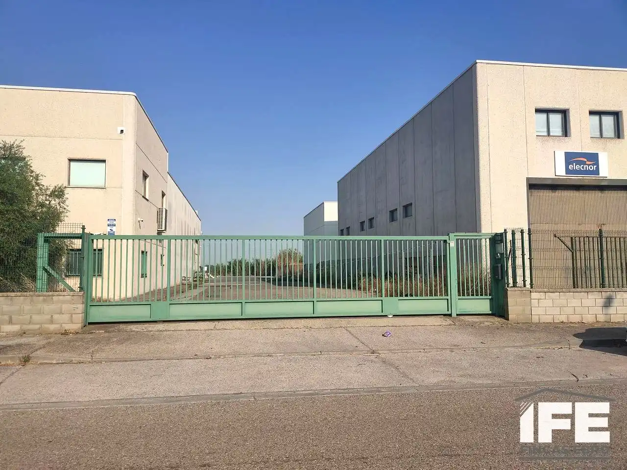 Vista exterior de Nau industrial de lloguer en Alagón