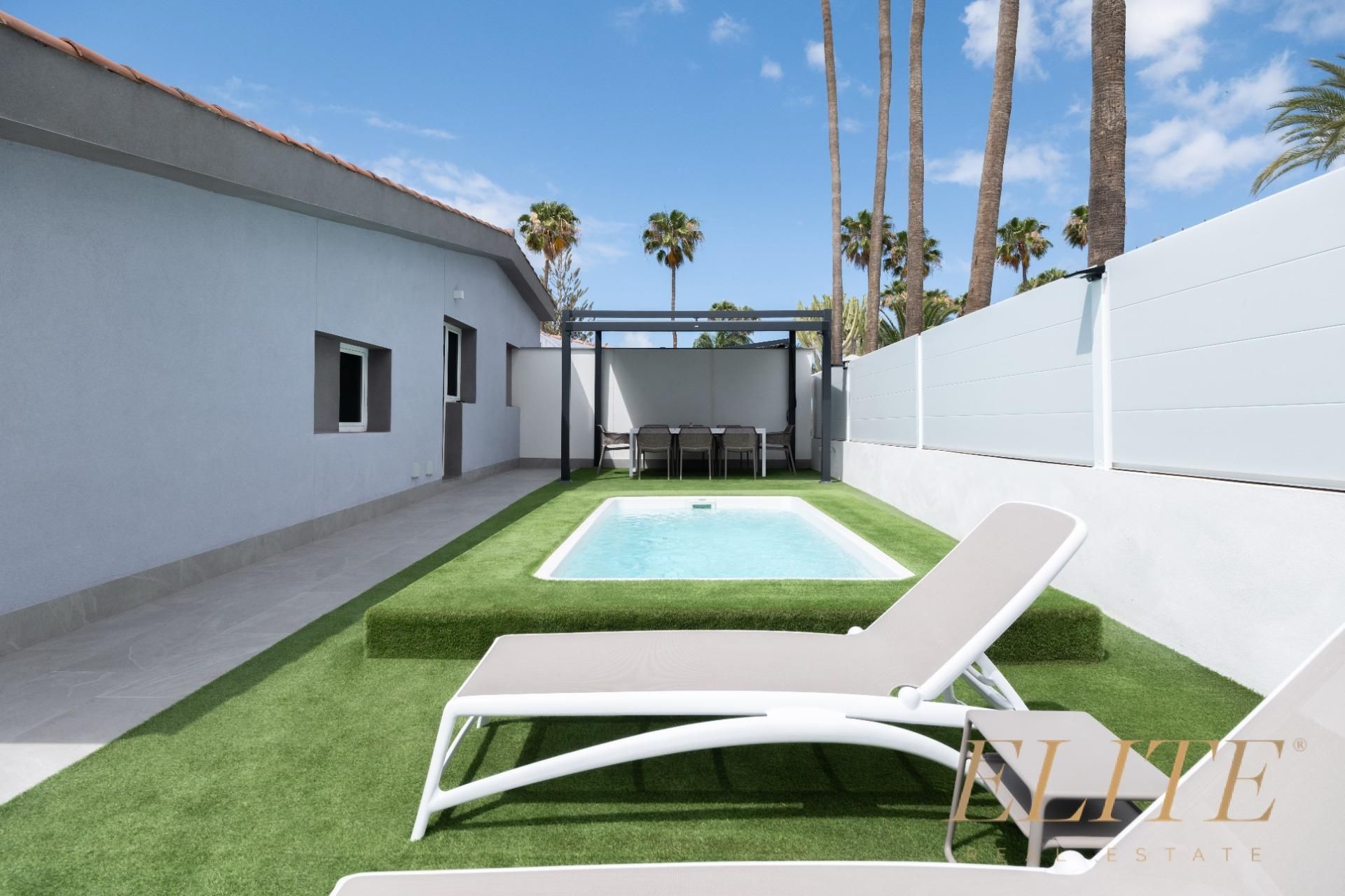 Terrace of Single-family semi-detached for sale in San Bartolomé de Tirajana  with Air Conditioner, Private garden and Parquet flooring