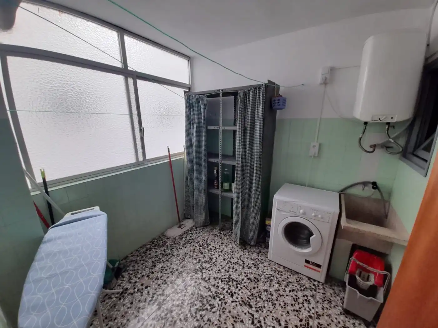 Room in Carrer Jose María Castaño Martinez, Altabix