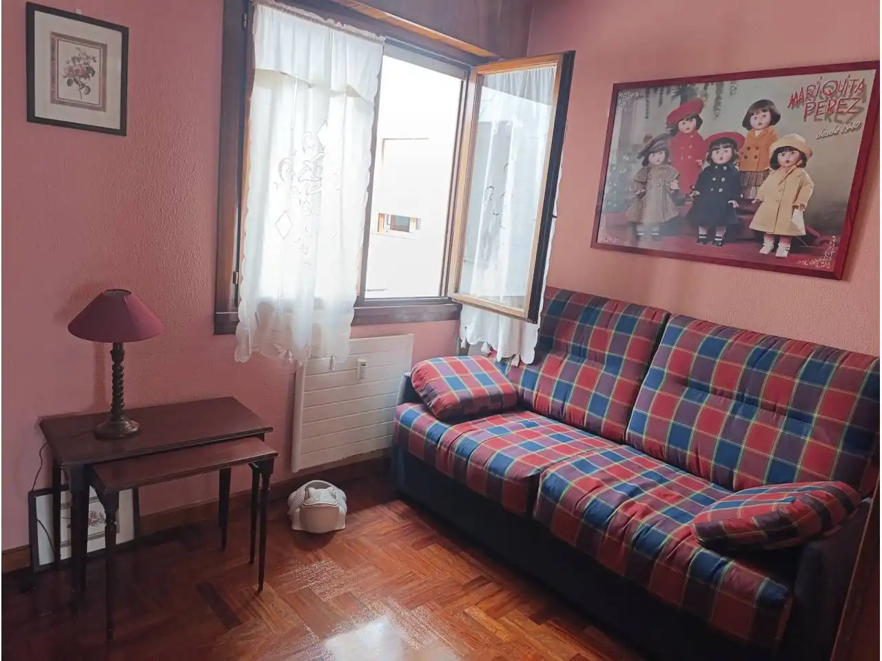 Sala d'estar de Pis de lloguer en Oviedo  amb Calefacció, Parquet i Terrassa