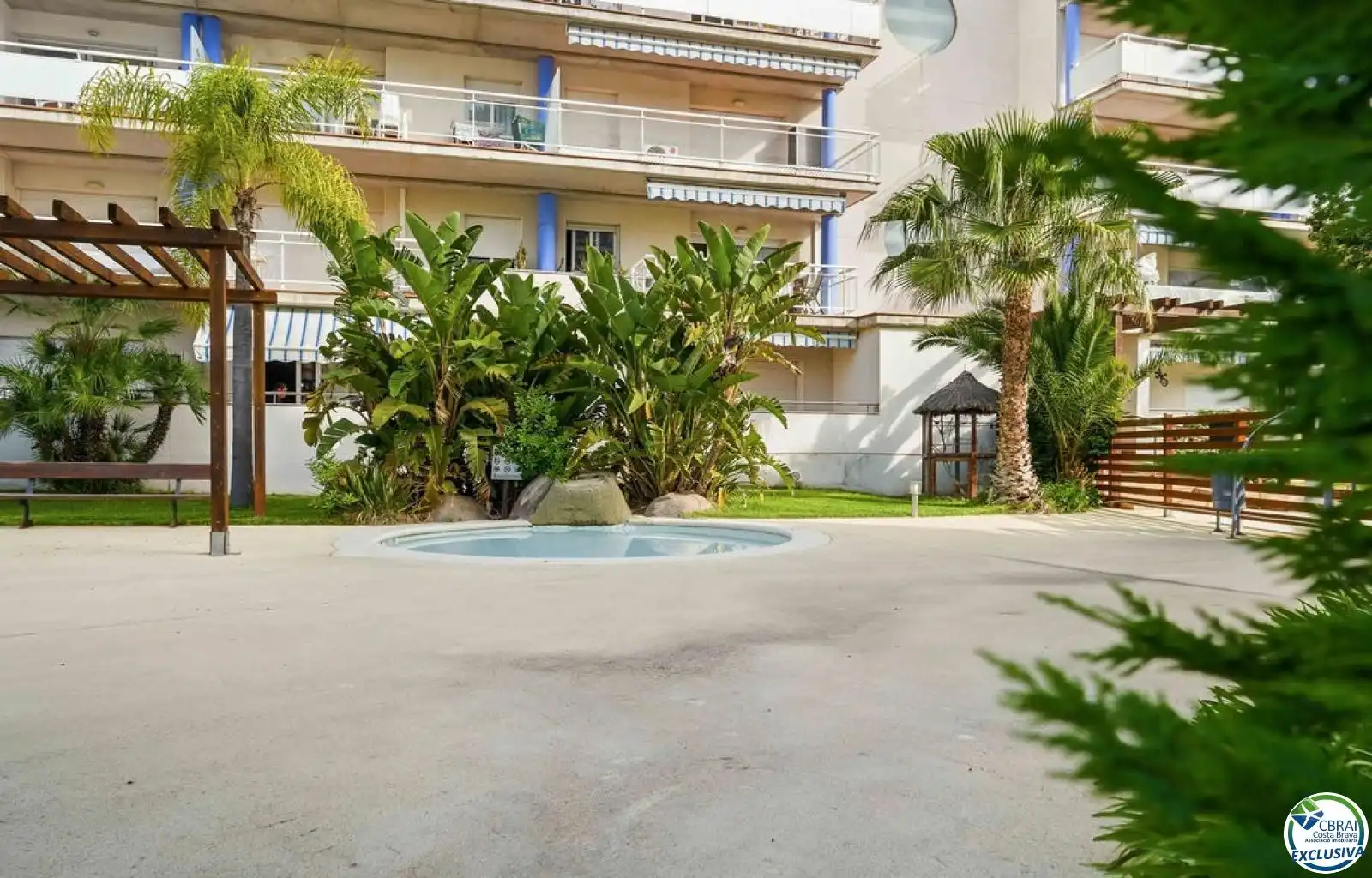 Piscina de Pis en venda en Roses amb Aire condicionat, Calefacció i Terrassa
