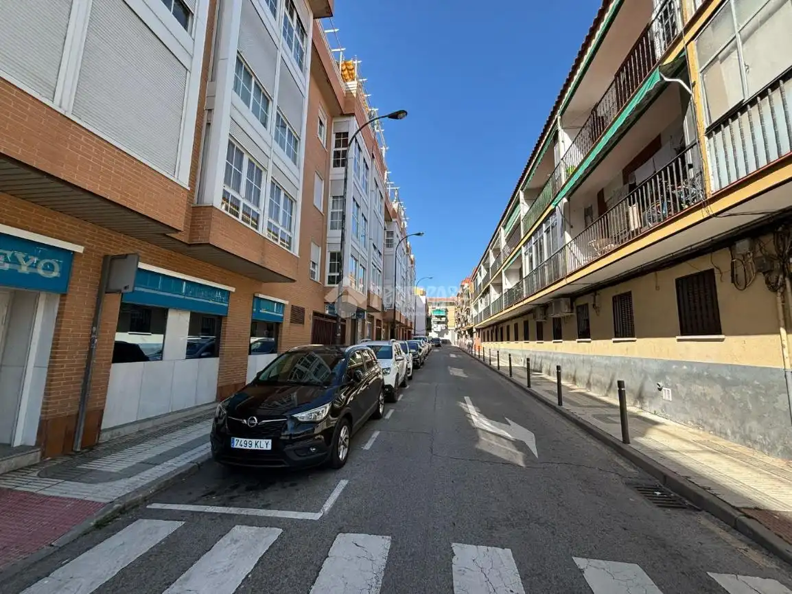 Piso con ascensor en venta en C. Bohime