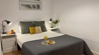 Bedroom of Flat for sale in  Barcelona Capital  with Air Conditioner, Heating and Microwave