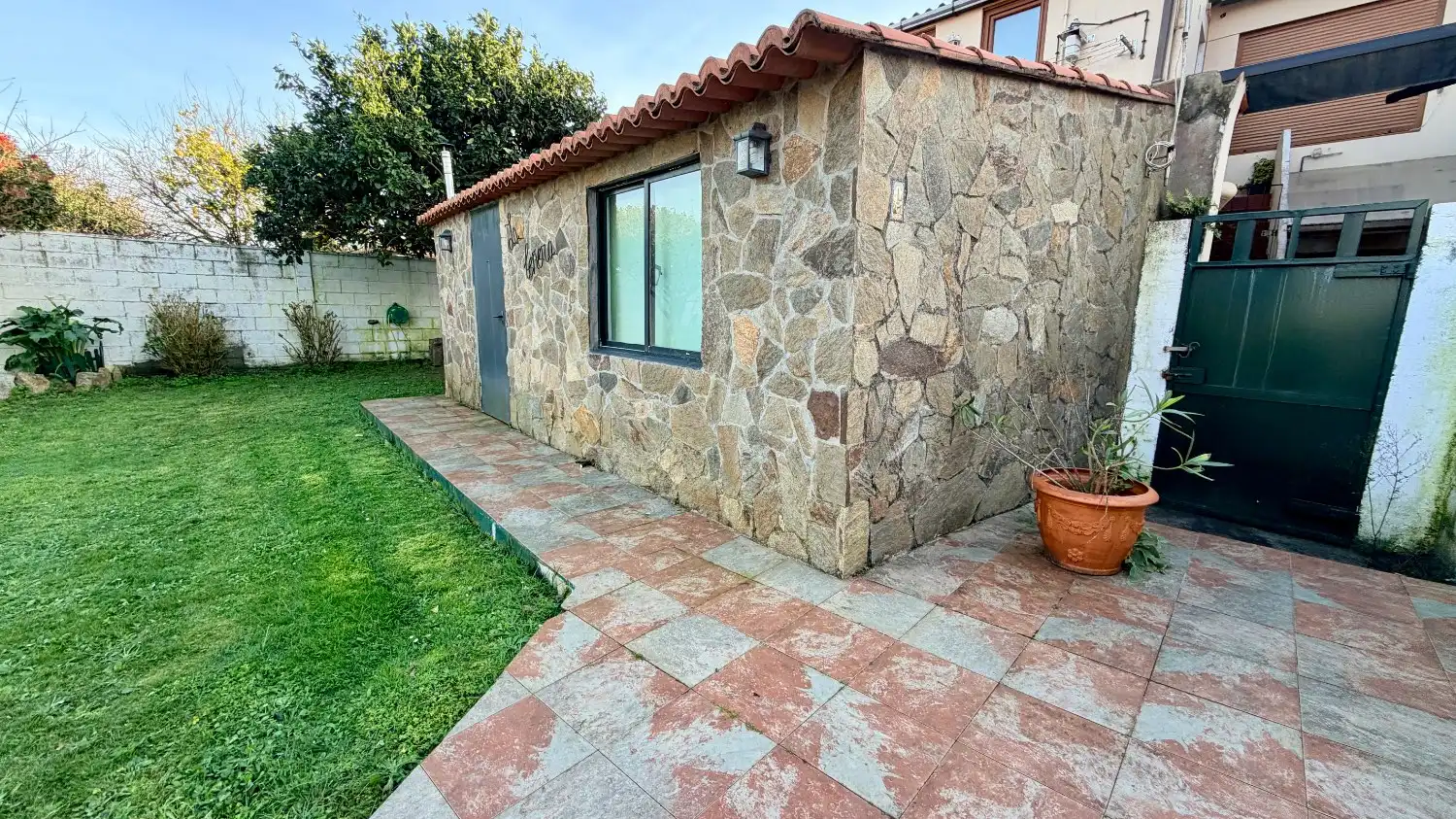 Jardí de Casa o xalet en venda en Mugardos amb Calefacció, Terrassa i Traster