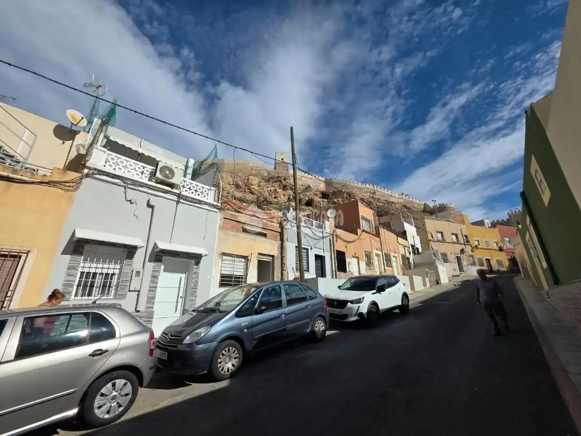 Vista exterior de Casa adosada en venta en Almería con Calefacción