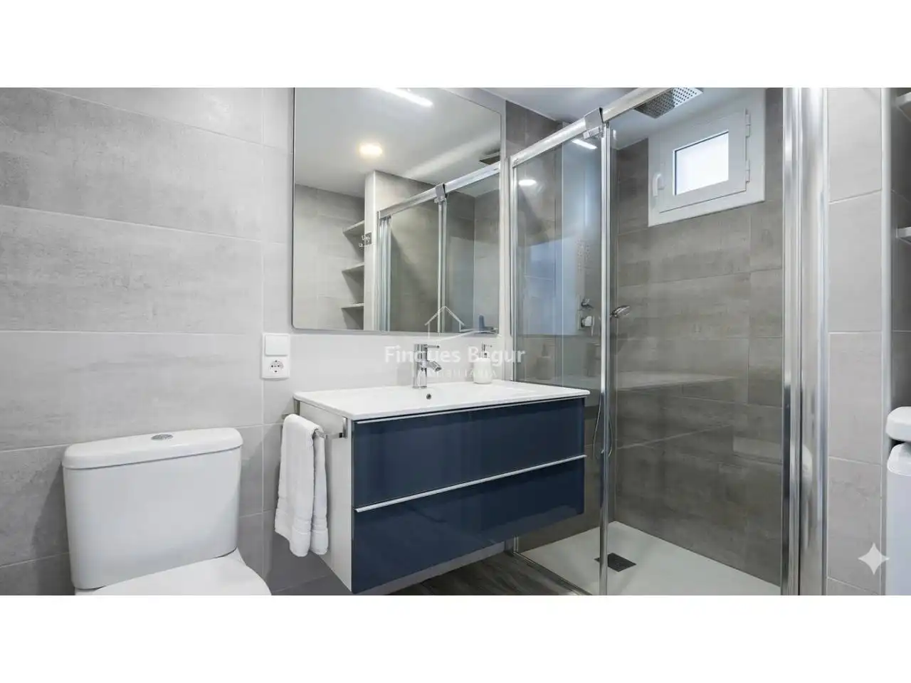 Bathroom of Apartments for sale in Begur  with Air Conditioner, Heating and Furnished