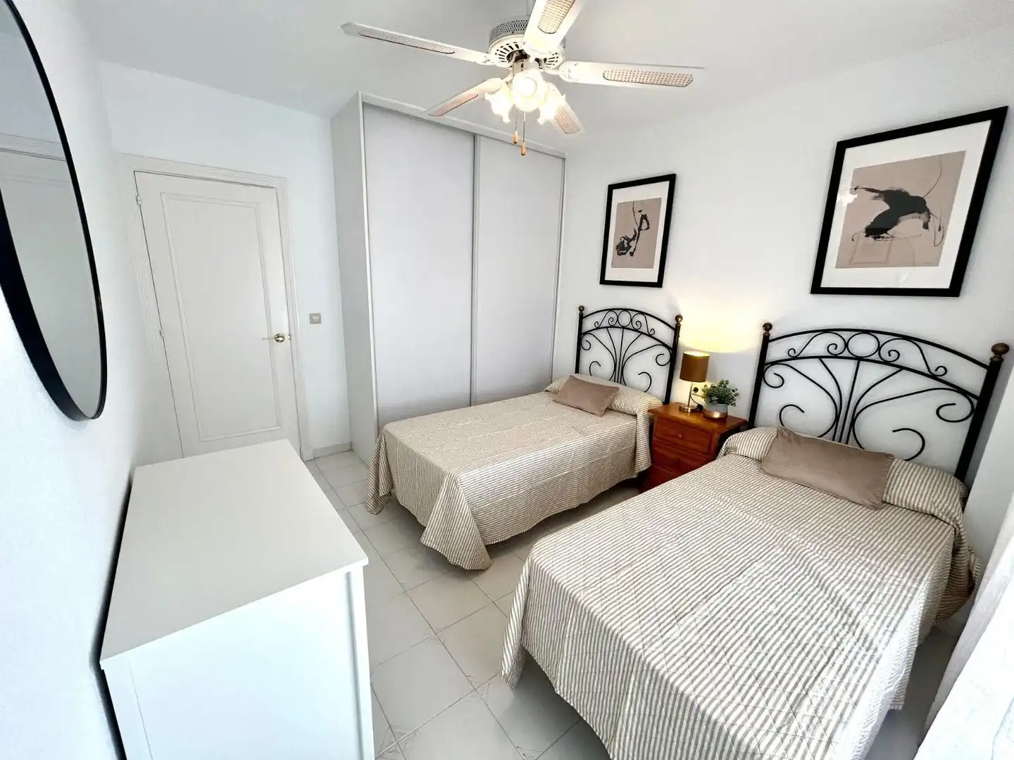 Schlafzimmer von Wohnungen zur Miete in Fuengirola mit Klimaanlage, Heizung und Privatgarten
