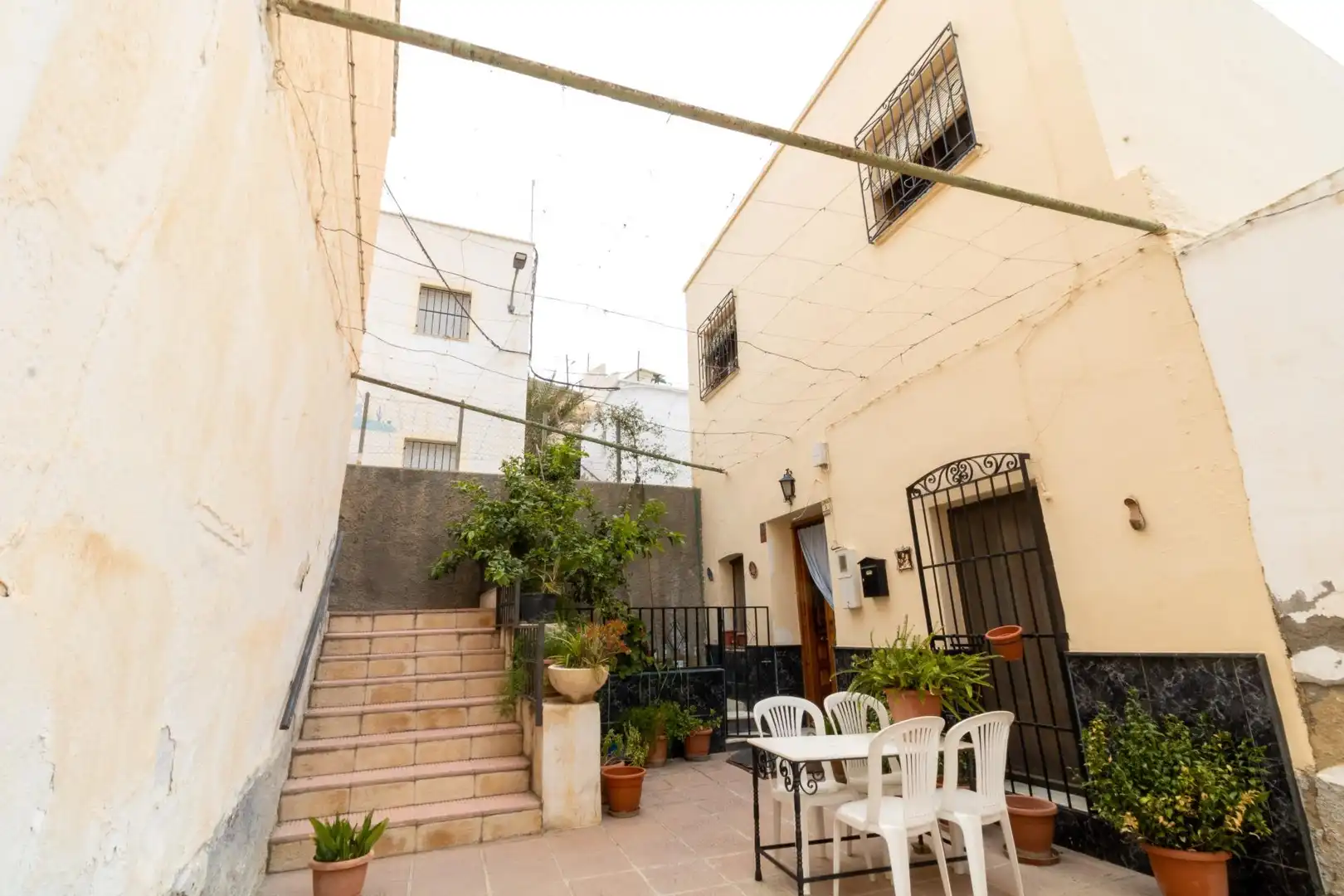 Vista exterior de Casa o xalet en venda en Santa Fe de Mondújar amb Jardí privat, Terrassa i Moblat