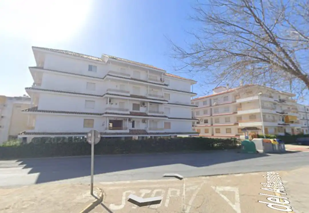 Außenansicht von Wohnung zum Verkauf in Punta Umbría mit Privatgarten, Terrasse und Abstellraum