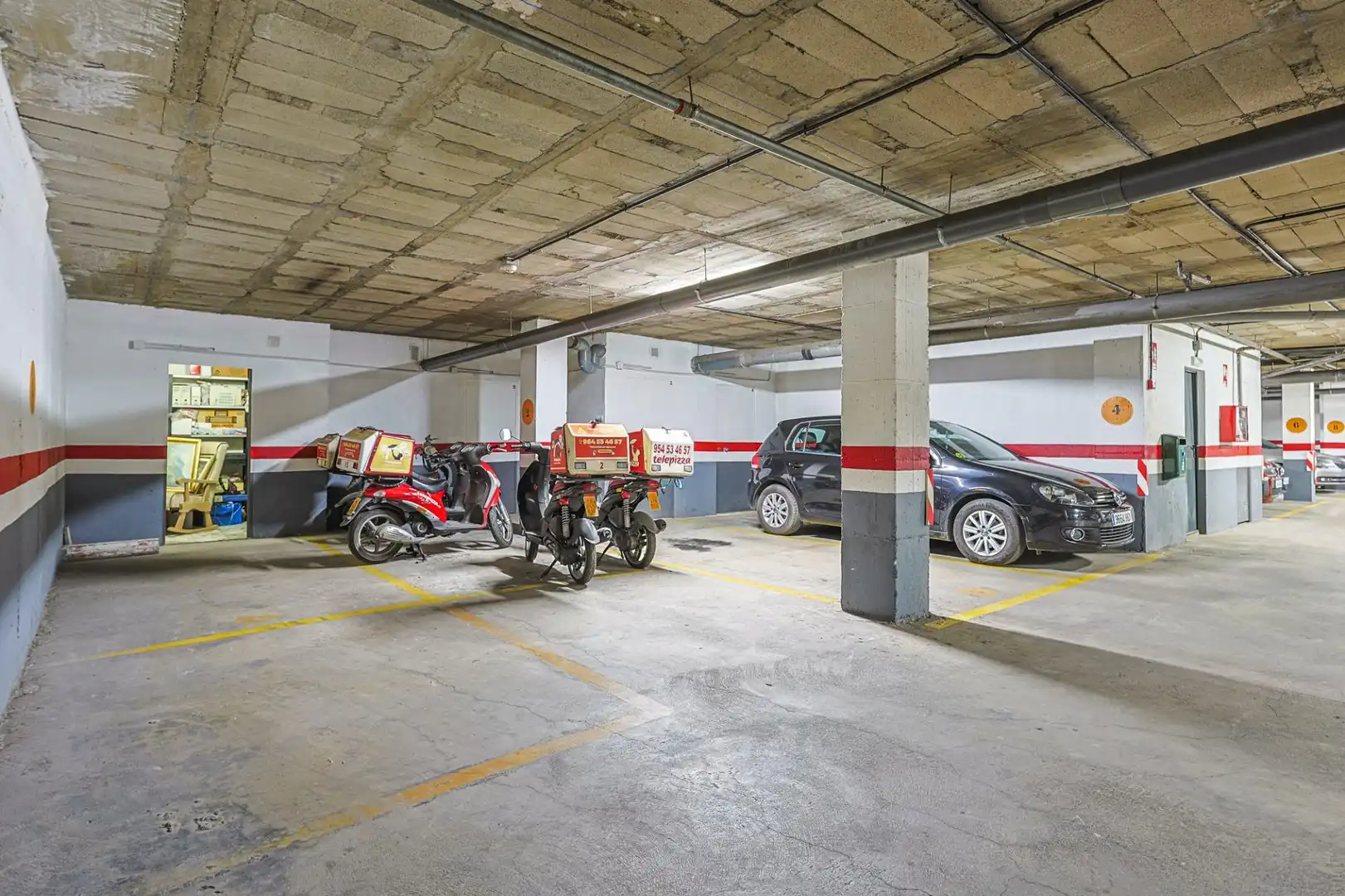 Parking of Flat for sale in Sevilla  with Air Conditioner and Furnished