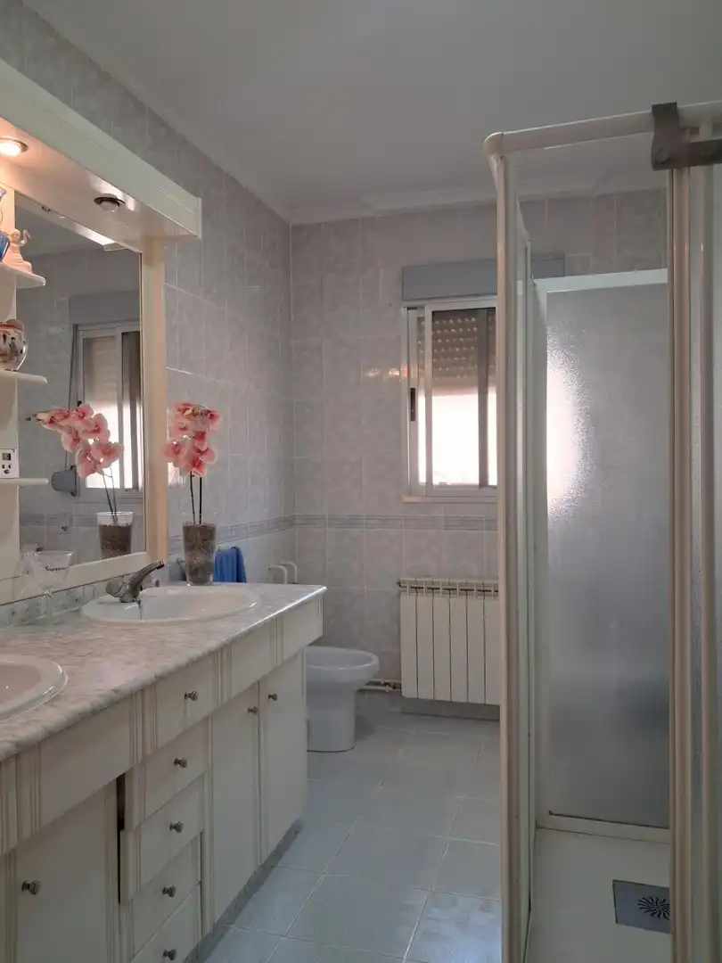 Baño de Casa adosada en venta en Requena, Valencia
