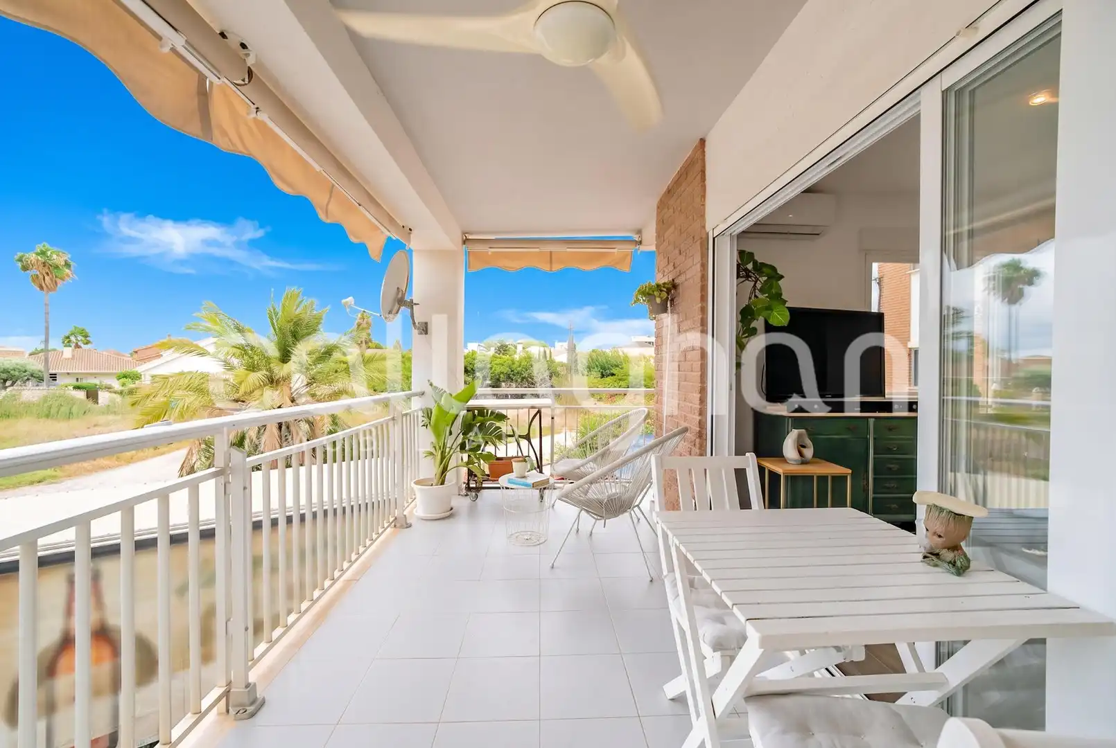 Piso con terraza en venta en Corinto - Almarda