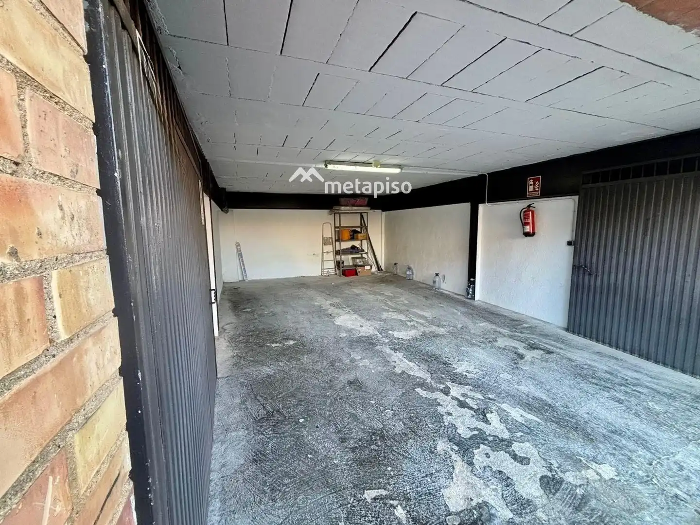 Exterior view of Garage for sale in Santa Oliva