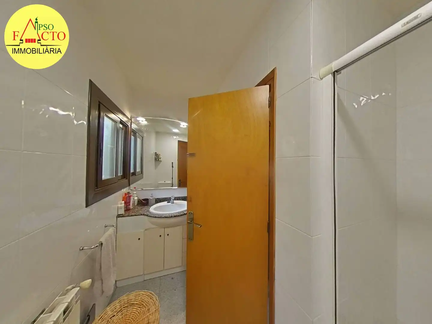 Bany de Casa o xalet en venda en Bescanó amb Calefacció, Terrassa i Traster