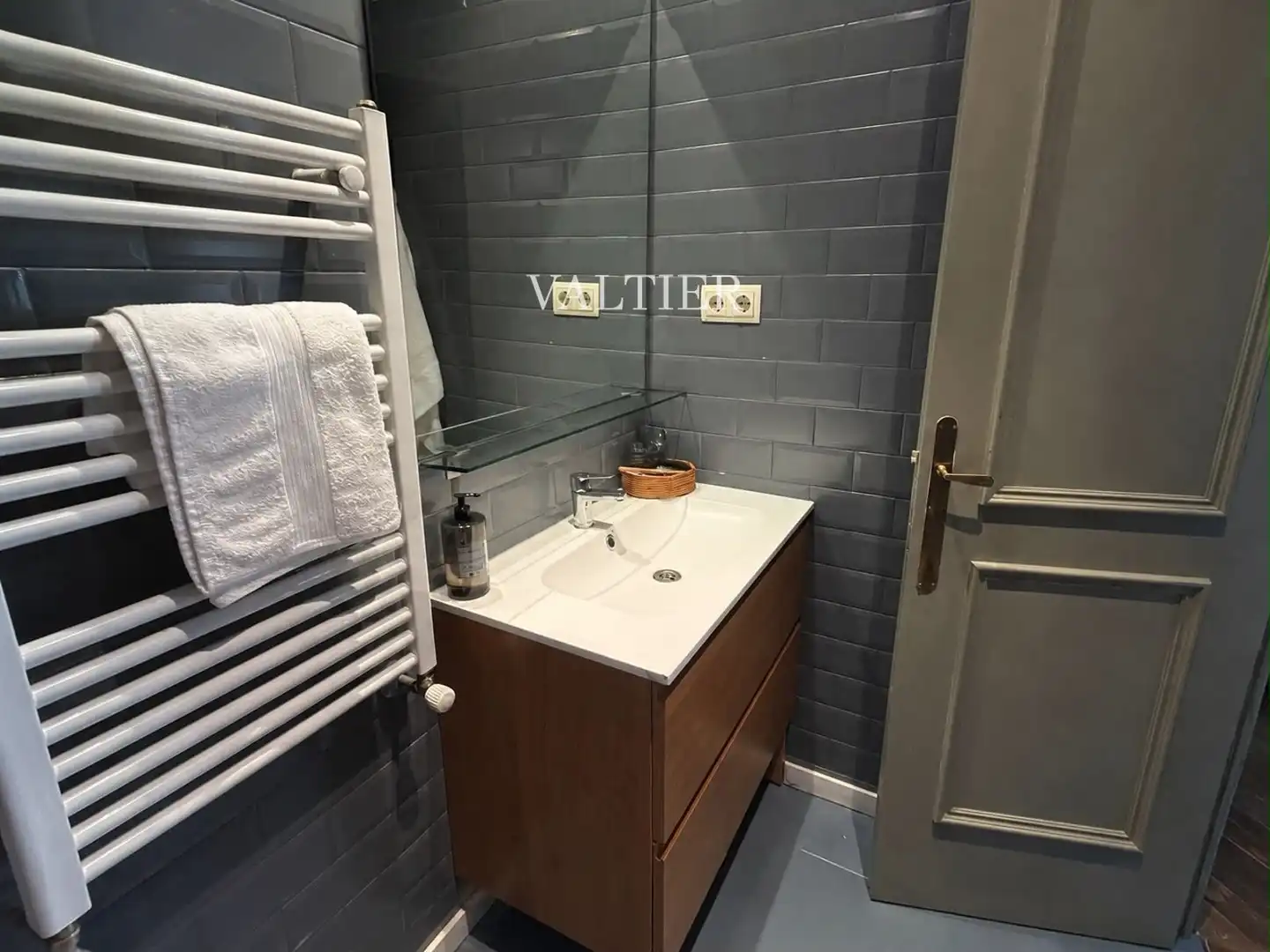 Badezimmer von Wohnung zur Miete in Madrid mit Klimaanlage, Heizung und Terrasse