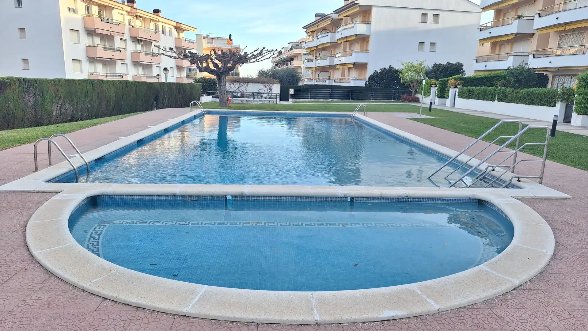 Piscina de Apartamento de alquiler en El Vendrell con Calefacción y Jardín privado