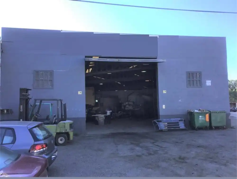 Vista exterior de Nave industrial en venta en Redondela
