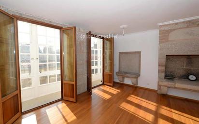 Living room of Flat for sale in Santiago de Compostela   with Heating, Parquet flooring and Terrace