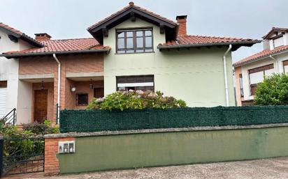 Exterior view of House or chalet for sale in Cabezón de la Sal  with Terrace