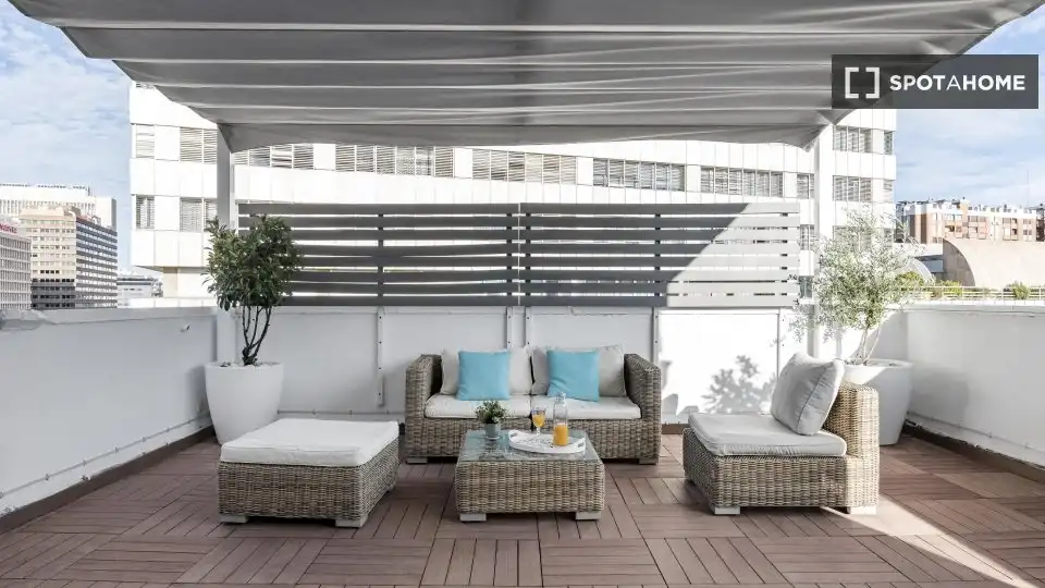 Appartamento con terrazza in affitto a Tetuán