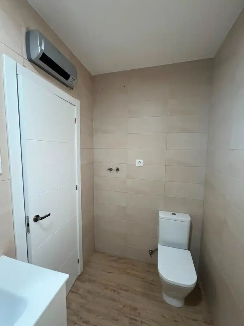 Bathroom of Flat for sale in Andújar  with Furnished, TV and Balcony