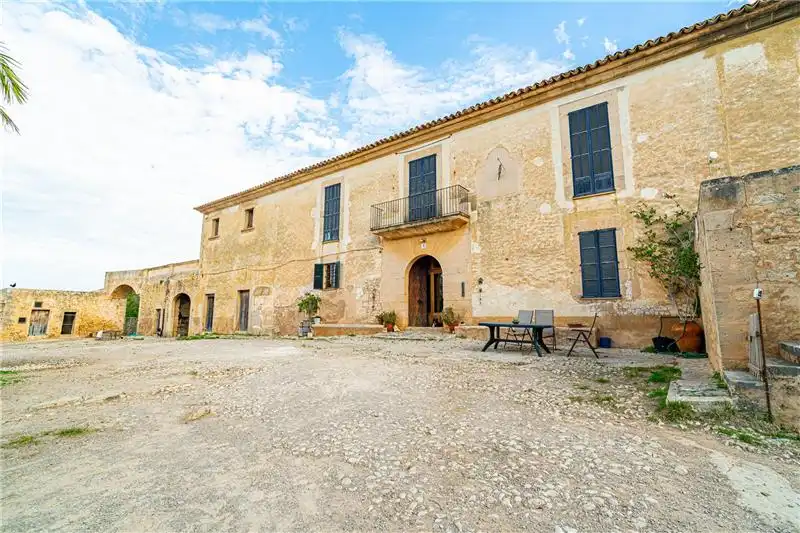 Country house with garden for sale in Algaida