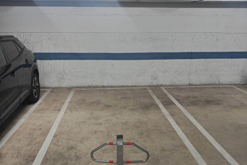 Foto 1 de Garaje de alquiler en Plaça Castella, 6, Riera Seca, Barcelona