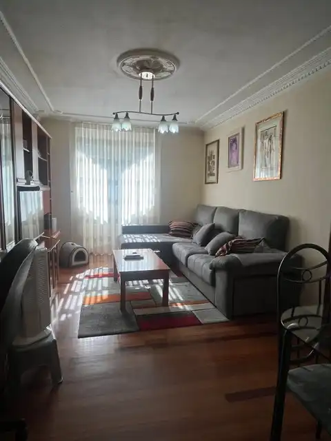 Sala d'estar de Pis en venda en Santa Cruz de Bezana amb Calefacció, Moblat i Forn