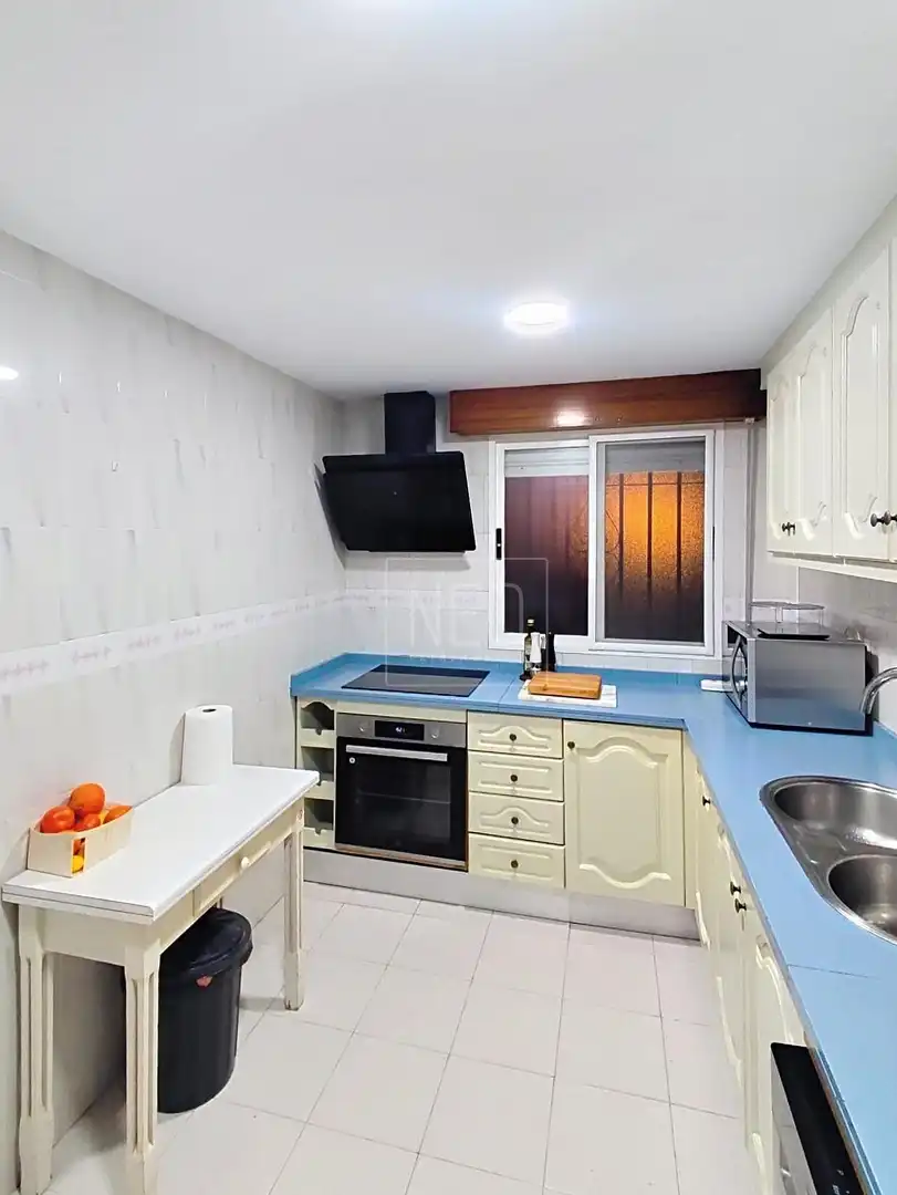 Cuina de Casa o xalet en venda en La Zubia amb Jardí privat, Piscina i Balcó