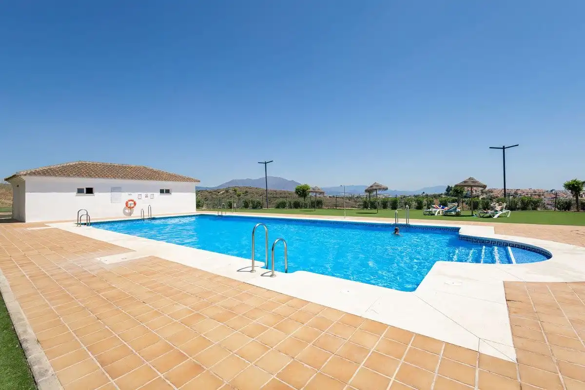 Piscina de Apartament de lloguer en Manilva amb Aire condicionat, Calefacció i Terrassa