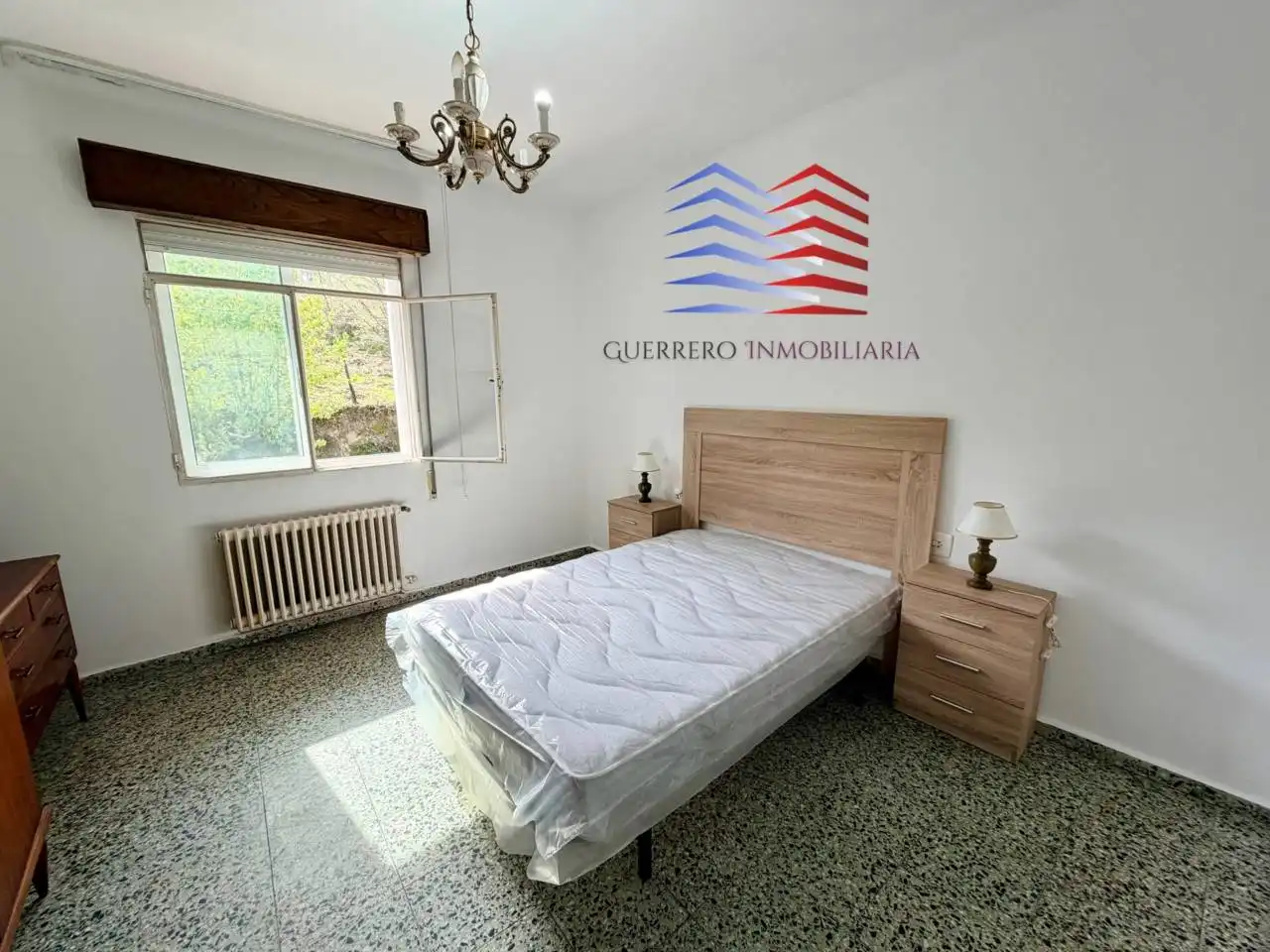 Dormitori de Casa o xalet de lloguer en San Cibrao das Viñas amb Calefacció, Terrassa i Moblat