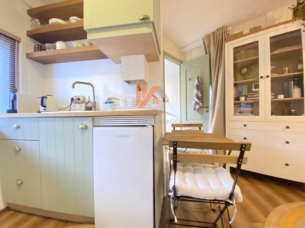 Cuina de Apartament en venda en Santiago de Compostela  amb Terrassa, Moblat i Rentadora