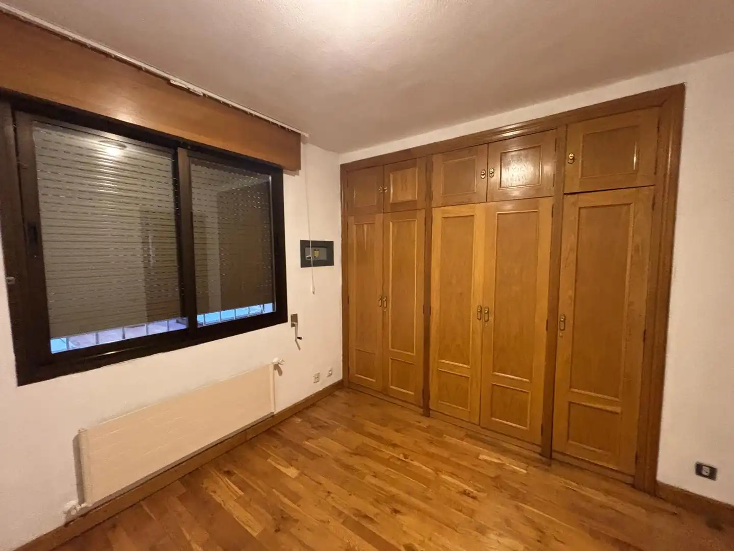 Habitación de Piso en venta en Oviedo  con Calefacción, Parquet y Trastero