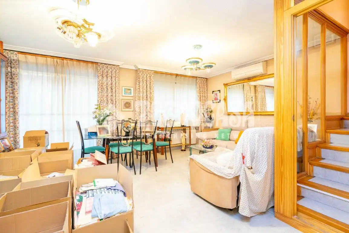 Habitación de Casa adosada en venta en Colmenar Viejo con Calefacción, Jardín privado y Terraza