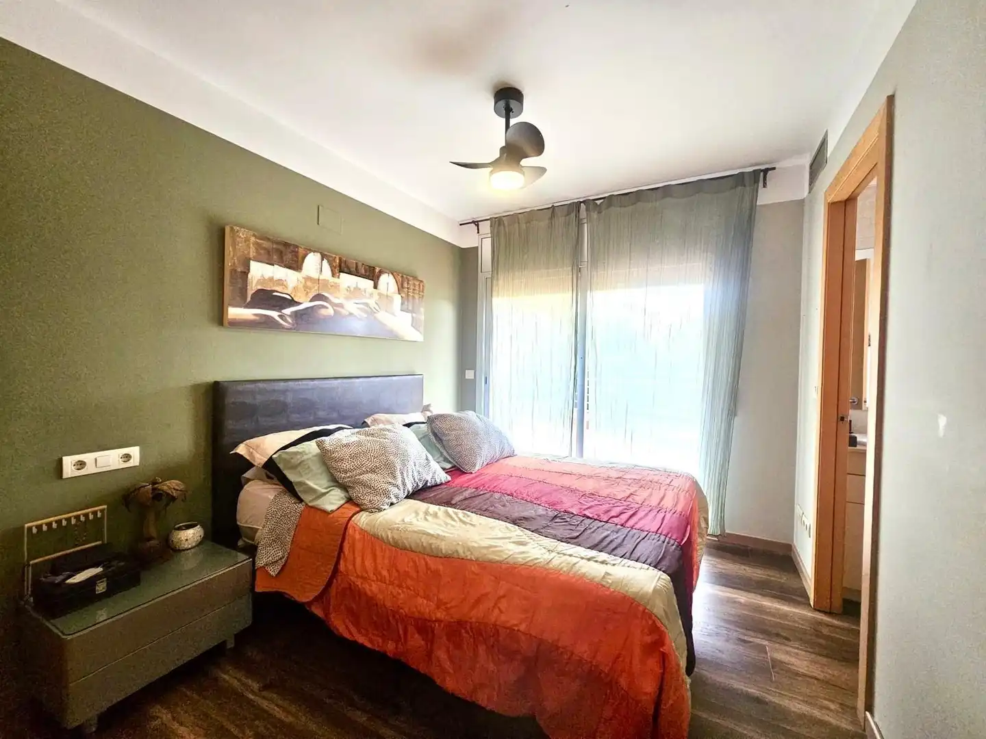 Schlafzimmer von Wohnung zum Verkauf in La Ràpita mit Klimaanlage, Heizung und Privatgarten