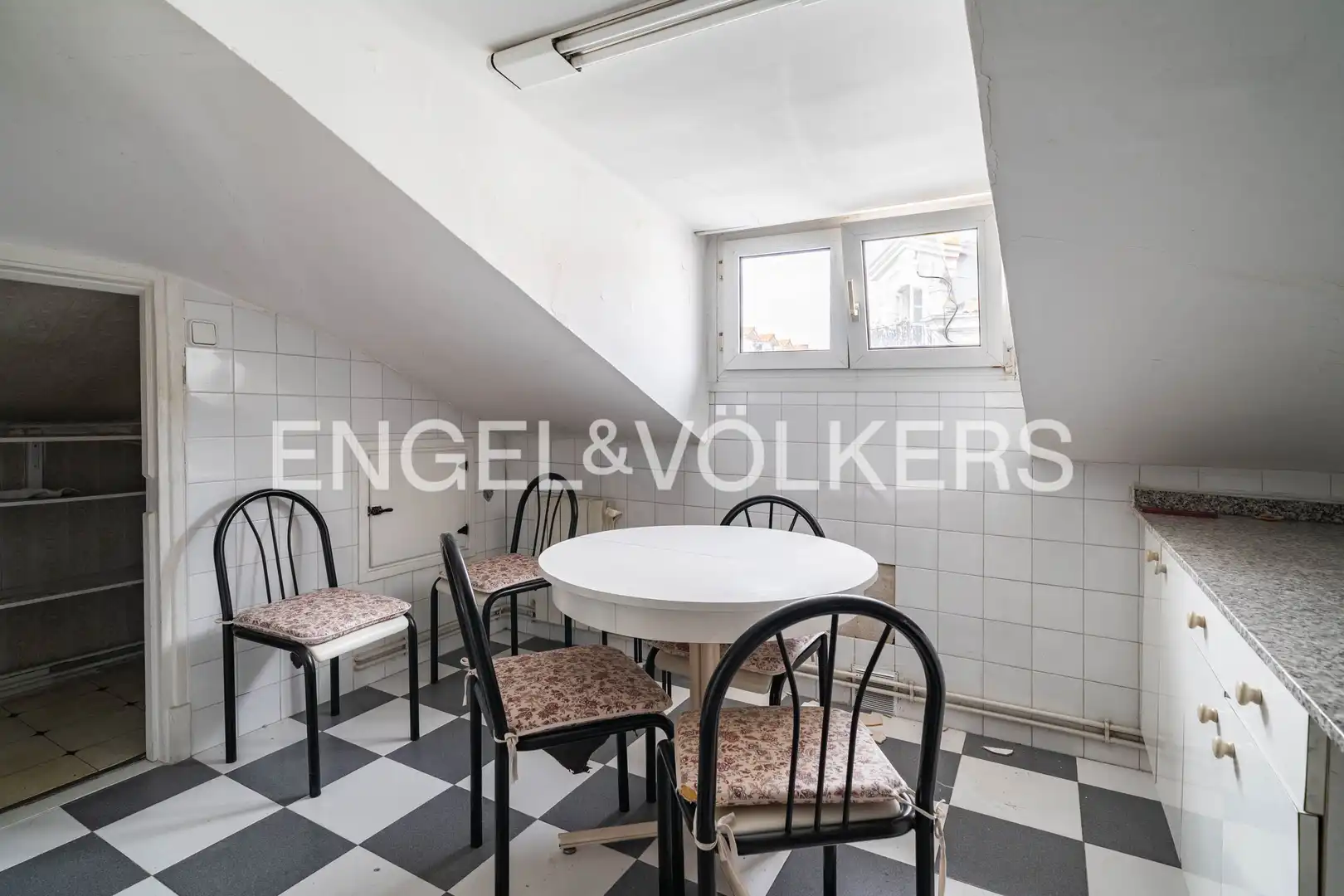 Esszimmer von Dachboden zum Verkauf in Santander mit Heizung