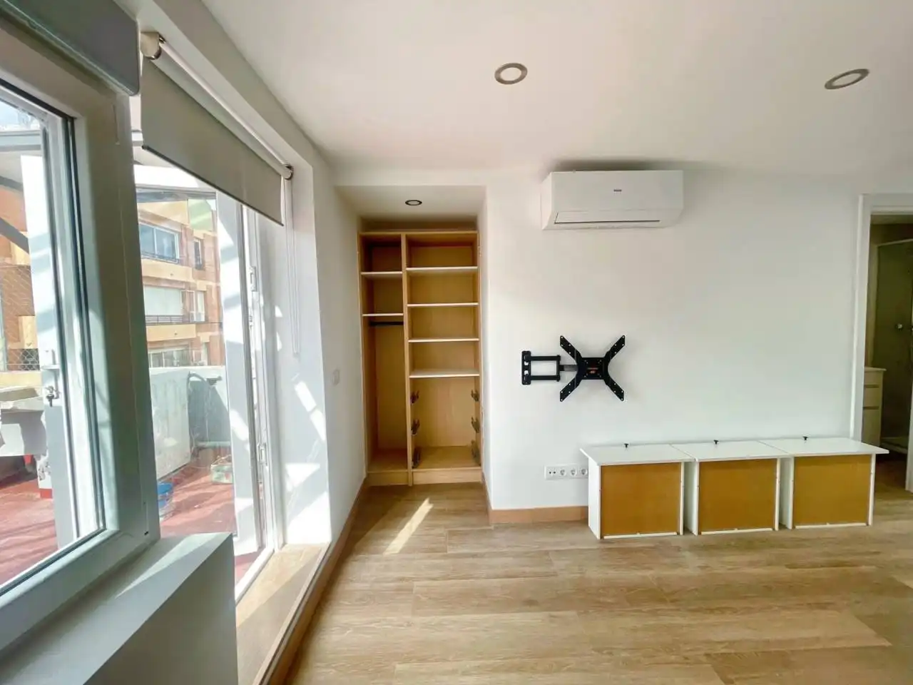 Sala d'estar de Pis en venda en Cerdanyola del Vallès amb Aire condicionat, Parquet i Terrassa