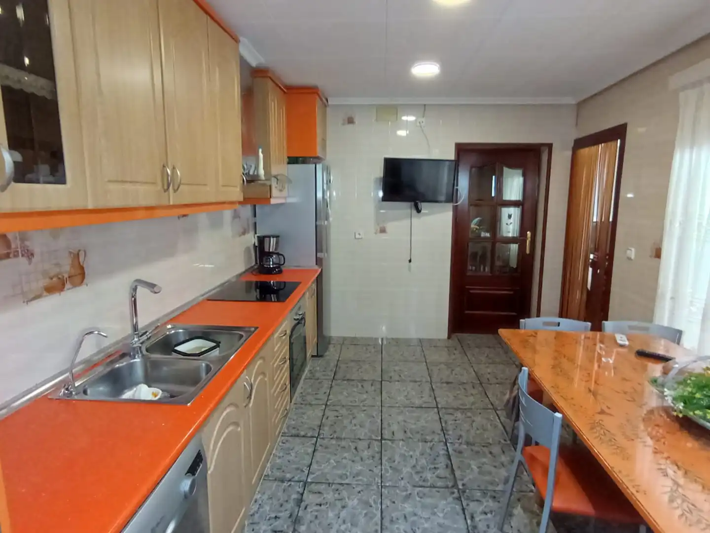 Cuina de Casa o xalet en venda en Tomelloso amb Aire condicionat, Calefacció i Jardí privat