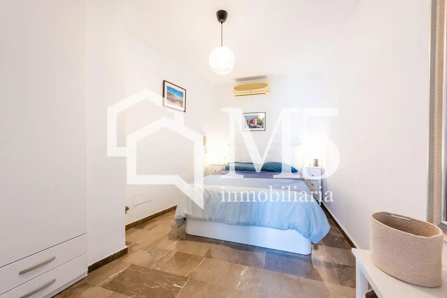 Habitación de Local en venta en Vélez-Málaga con Amueblado
