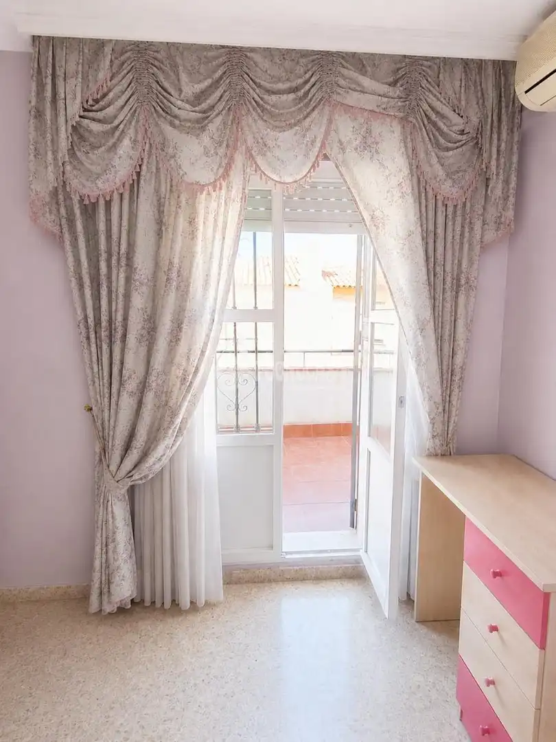 Habitación de Casa adosada en venta en Sevilla con Aire acondicionado, Terraza y Balcón