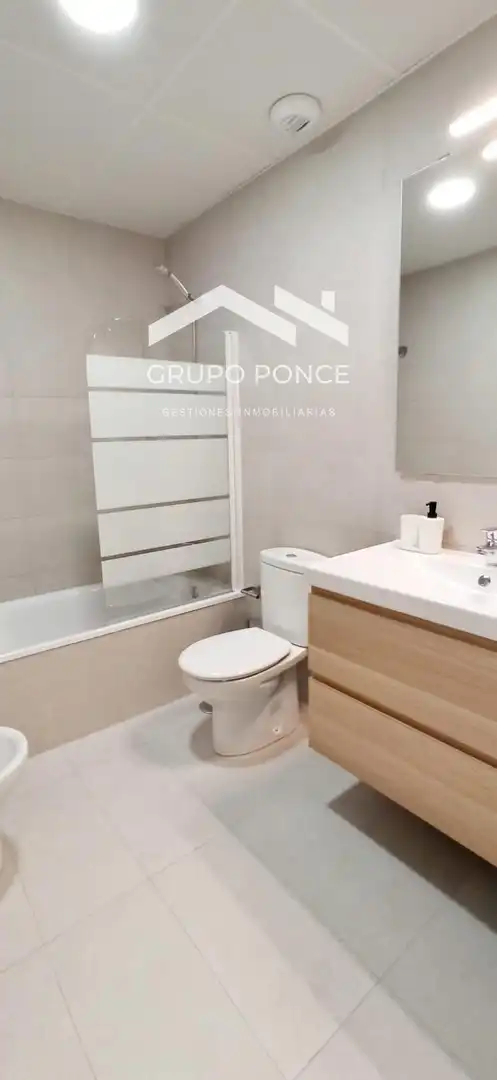 Bathroom of Flat for rent in Jerez de la Frontera  with Air Conditioner, Storage room and Furnished