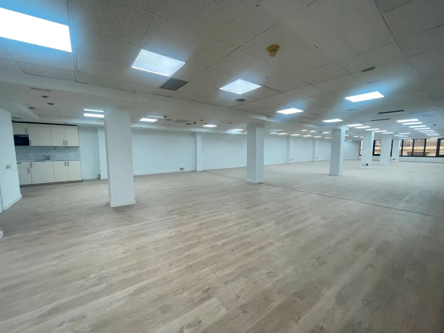 Office for rent in Barcelona  with Air Conditioner