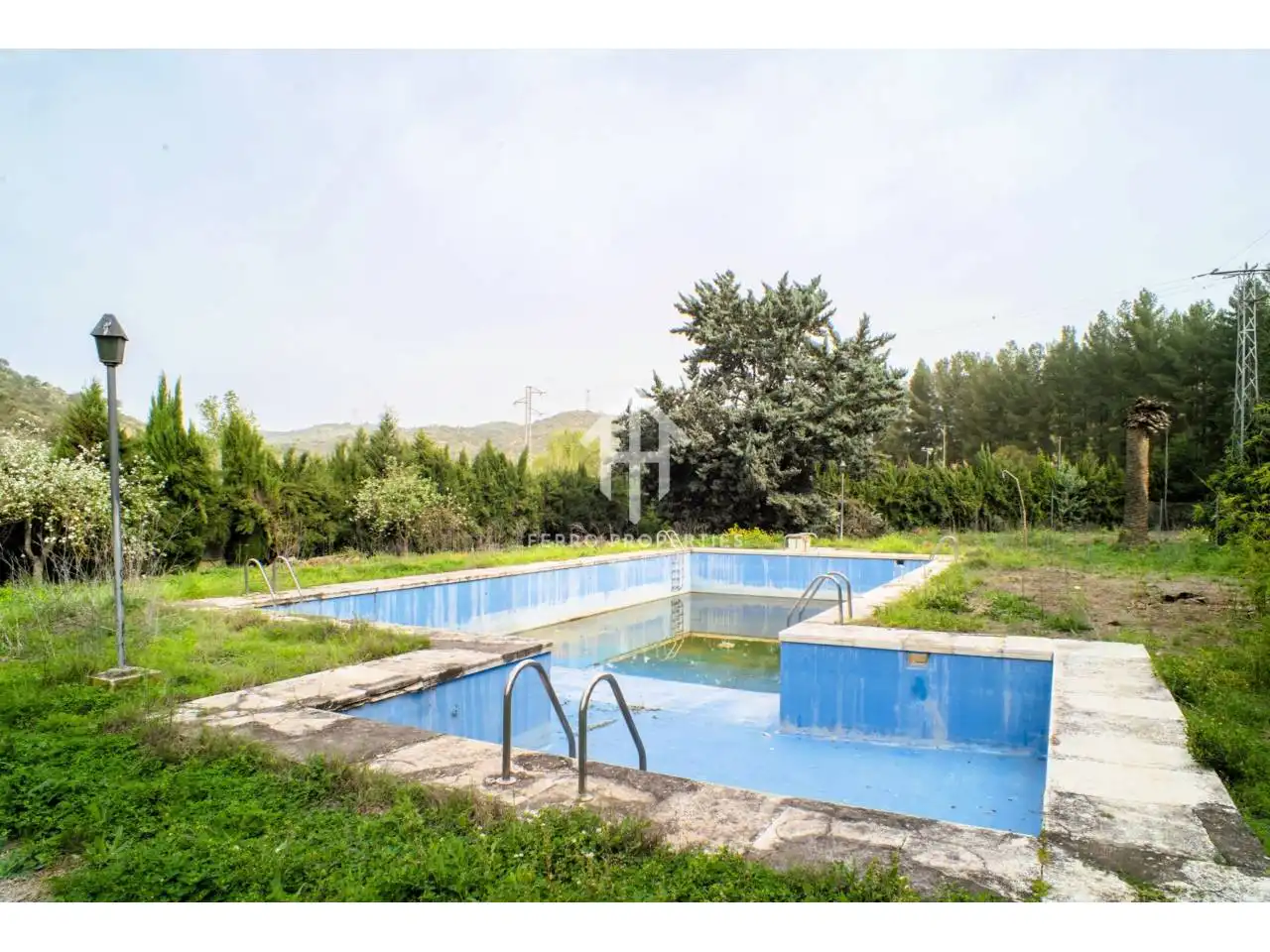 Piscina de Finca rústica en venda en Loja amb Aire condicionat, Calefacció i Jardí privat